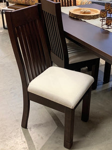 Solid wood, Canadian made dining table & chair set - PRISTINE!