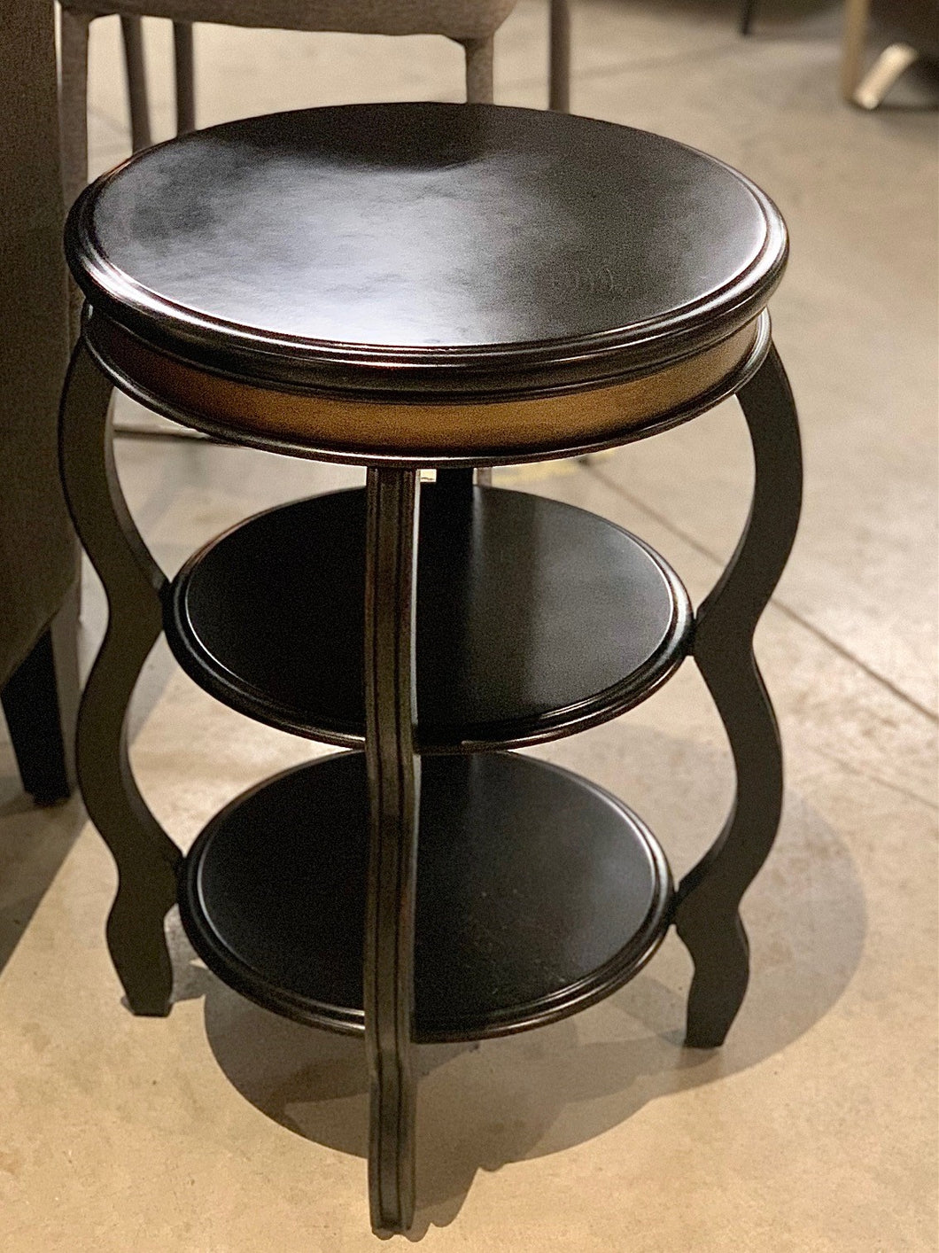 Accent 3 tier table